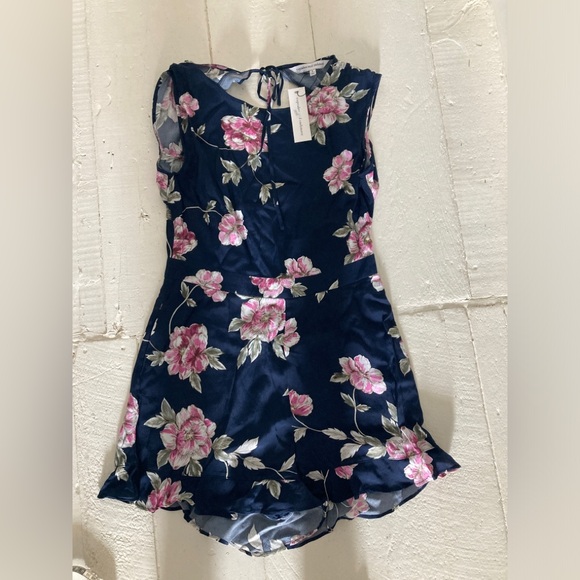 Cupcakes and cashmere jacinda floral ruffle romper jumpsuit size 6 navy pink - Picture 3 of 7